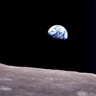 800Px NASA Apollo8 Dec24 Earthrise Scaled E1598438987926 (1)